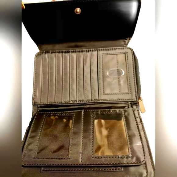 NWOT Zip Around Organizer RFID Blocking Wallet - Picture 5 of 6